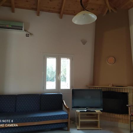 Ozena Countryside Apartment Vromonerion Exterior photo