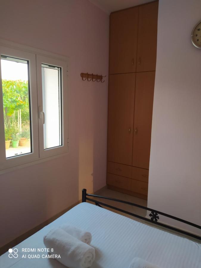 Ozena Countryside Apartment Vromonerion Exterior photo