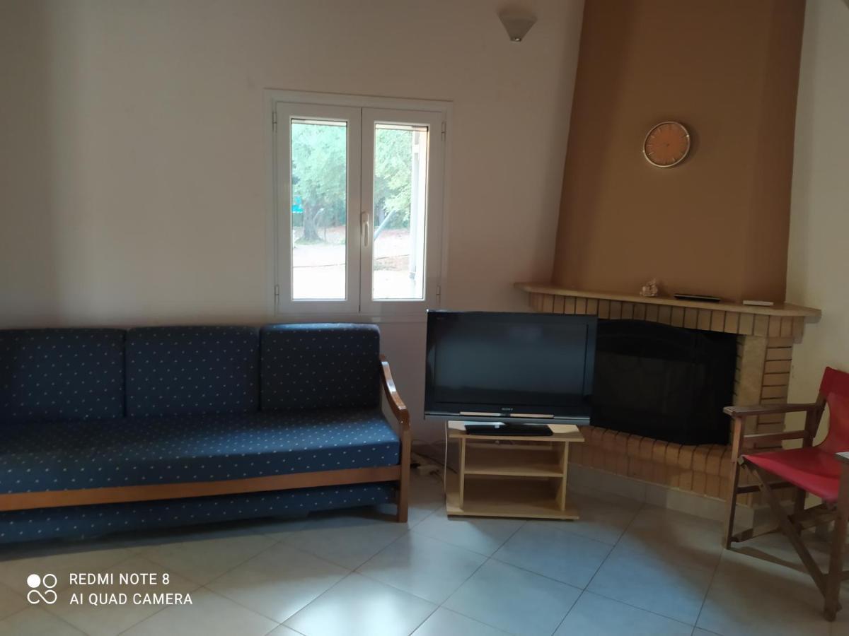 Ozena Countryside Apartment Vromonerion Exterior photo