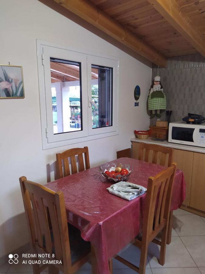 Ozena Countryside Apartment Vromonerion Exterior photo